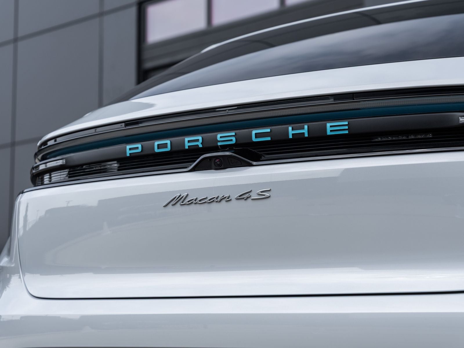 2025 Porsche Macan 4S Electric