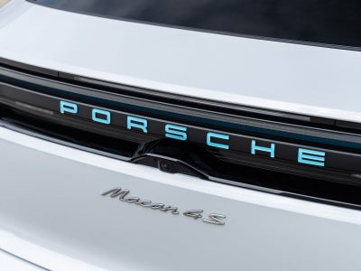 2025 Porsche Macan 4S Electric