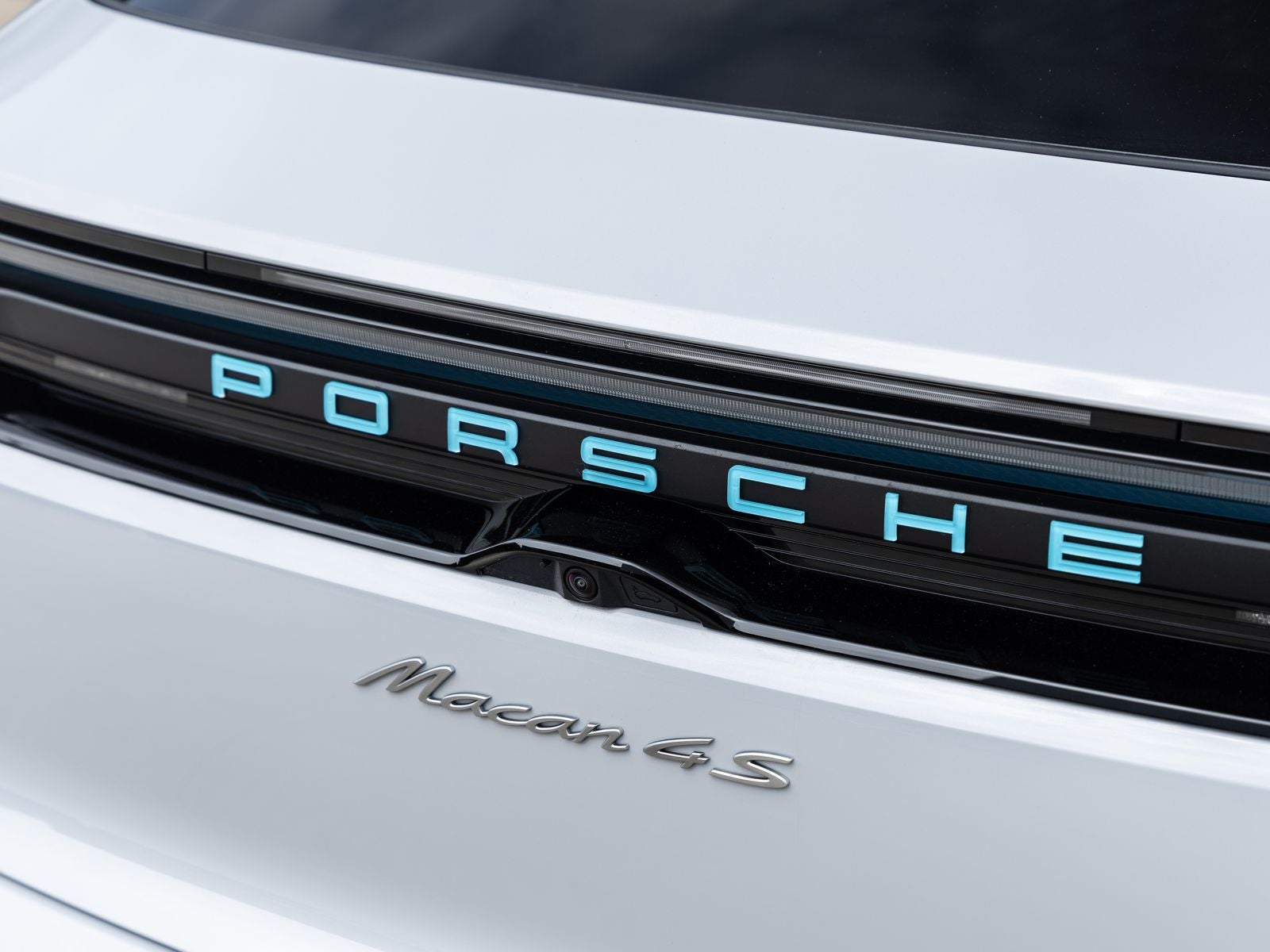 2025 Porsche Macan 4S Electric