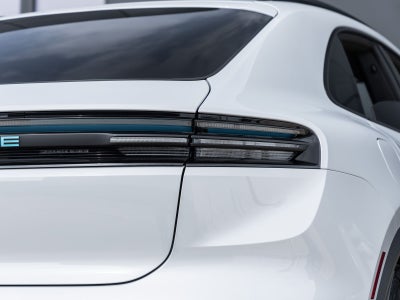 2025 Porsche Macan 4S Electric