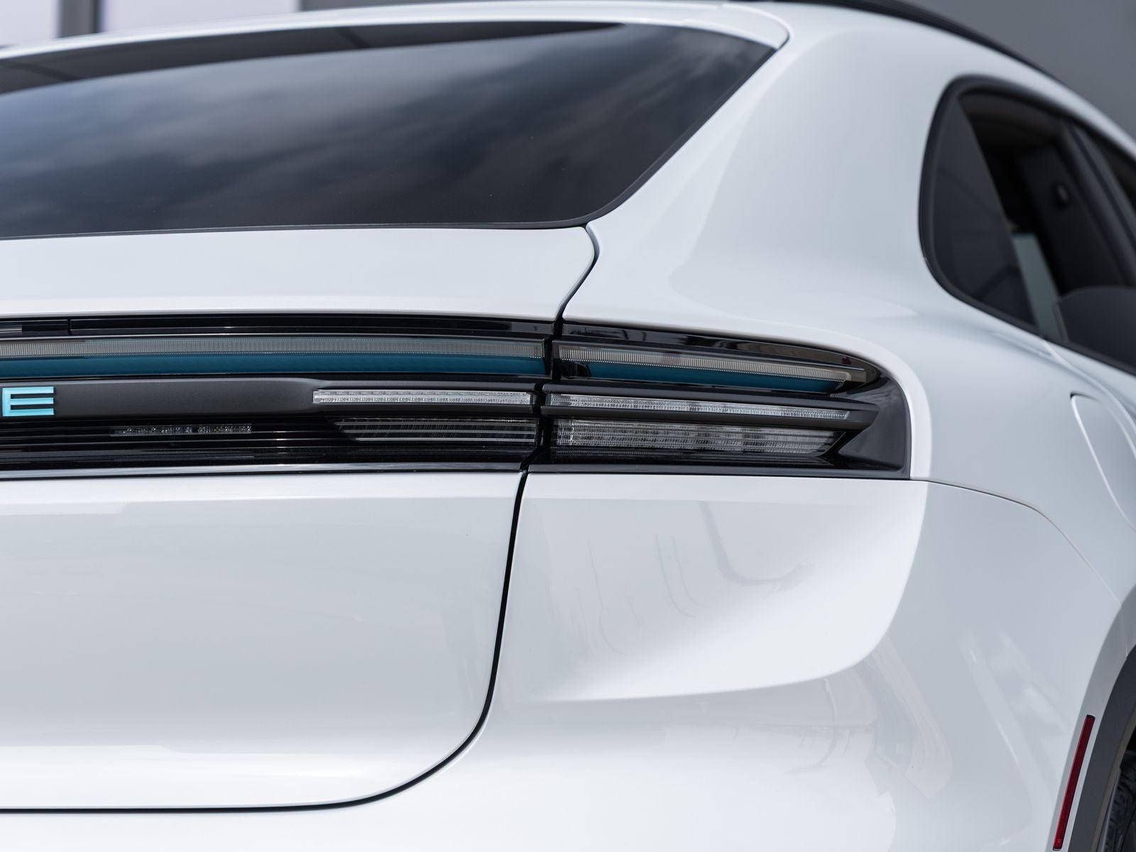 2025 Porsche Macan 4S Electric