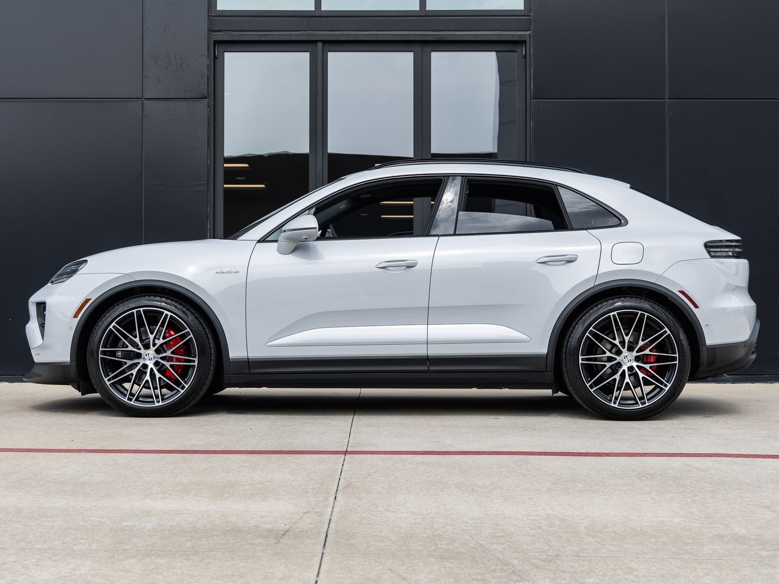 2025 Porsche Macan 4S Electric