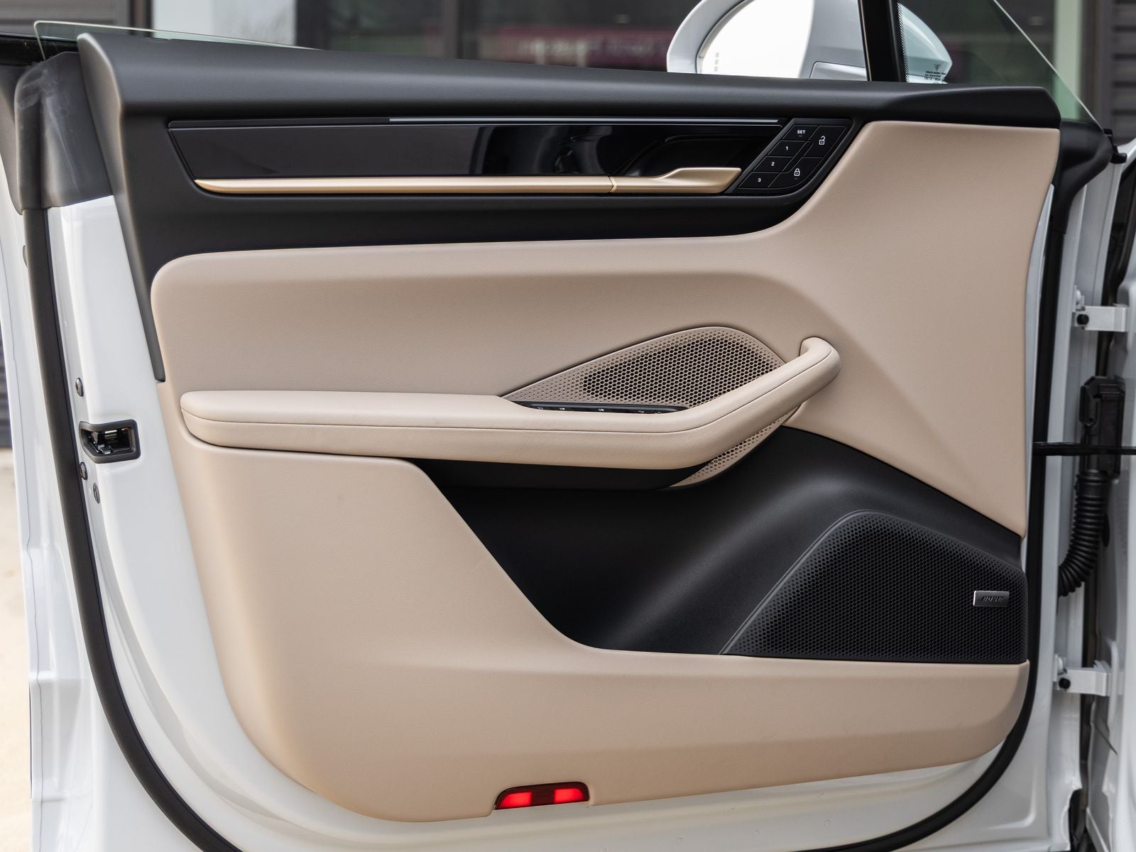 2025 Porsche Macan 4S Electric