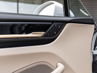 2025 Porsche Macan 4S Electric
