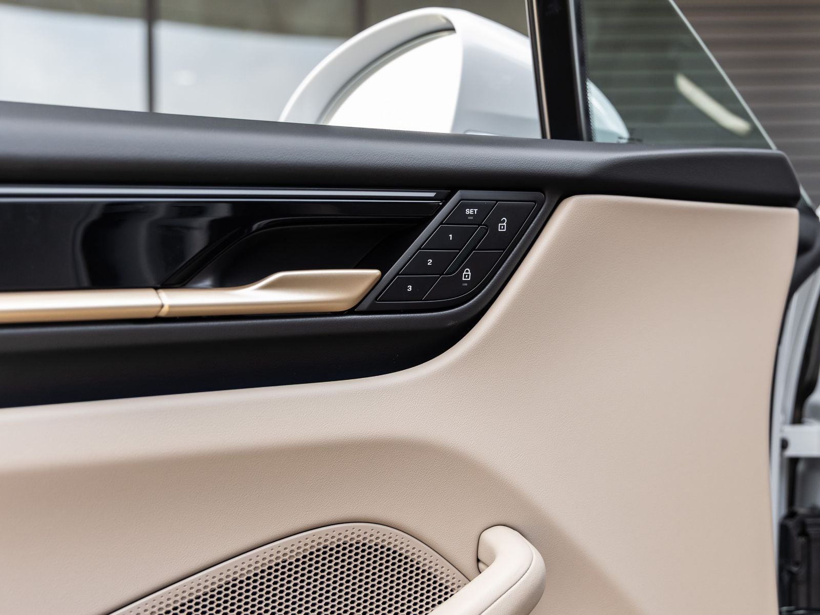 2025 Porsche Macan 4S Electric