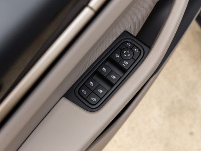 2025 Porsche Macan 4S Electric