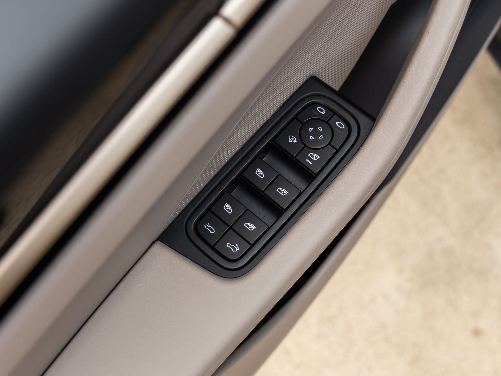 2025 Porsche Macan 4S Electric