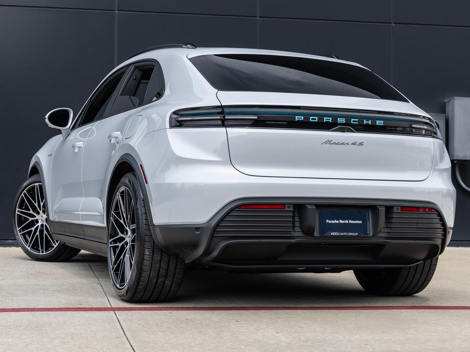 2025 Porsche Macan 4S Electric