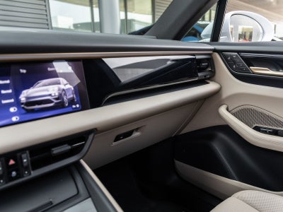 2025 Porsche Macan 4S Electric