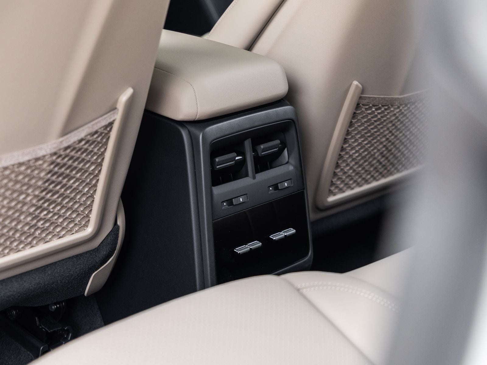 2025 Porsche Macan 4S Electric