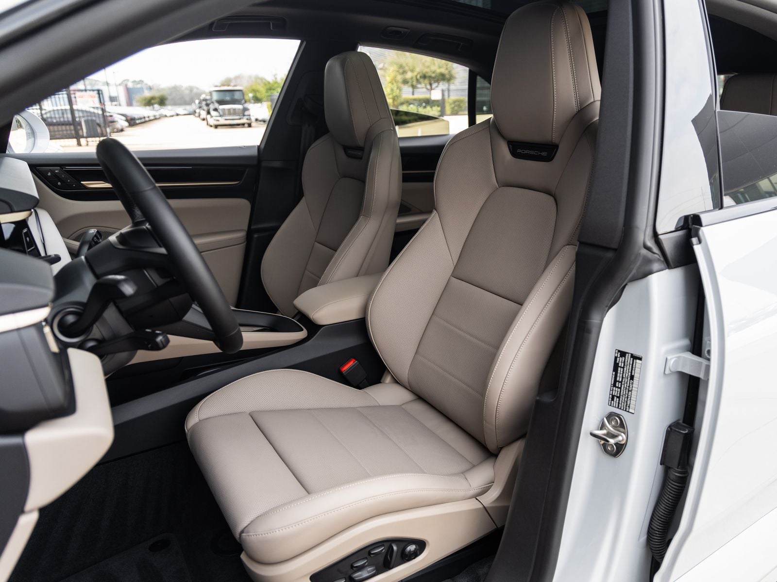 2025 Porsche Macan 4S Electric