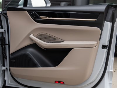 2025 Porsche Macan 4S Electric