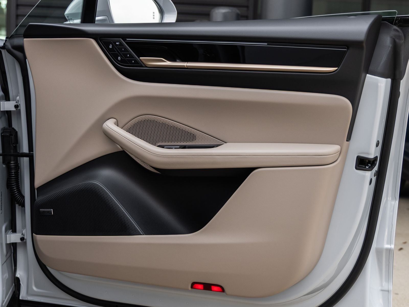2025 Porsche Macan 4S Electric