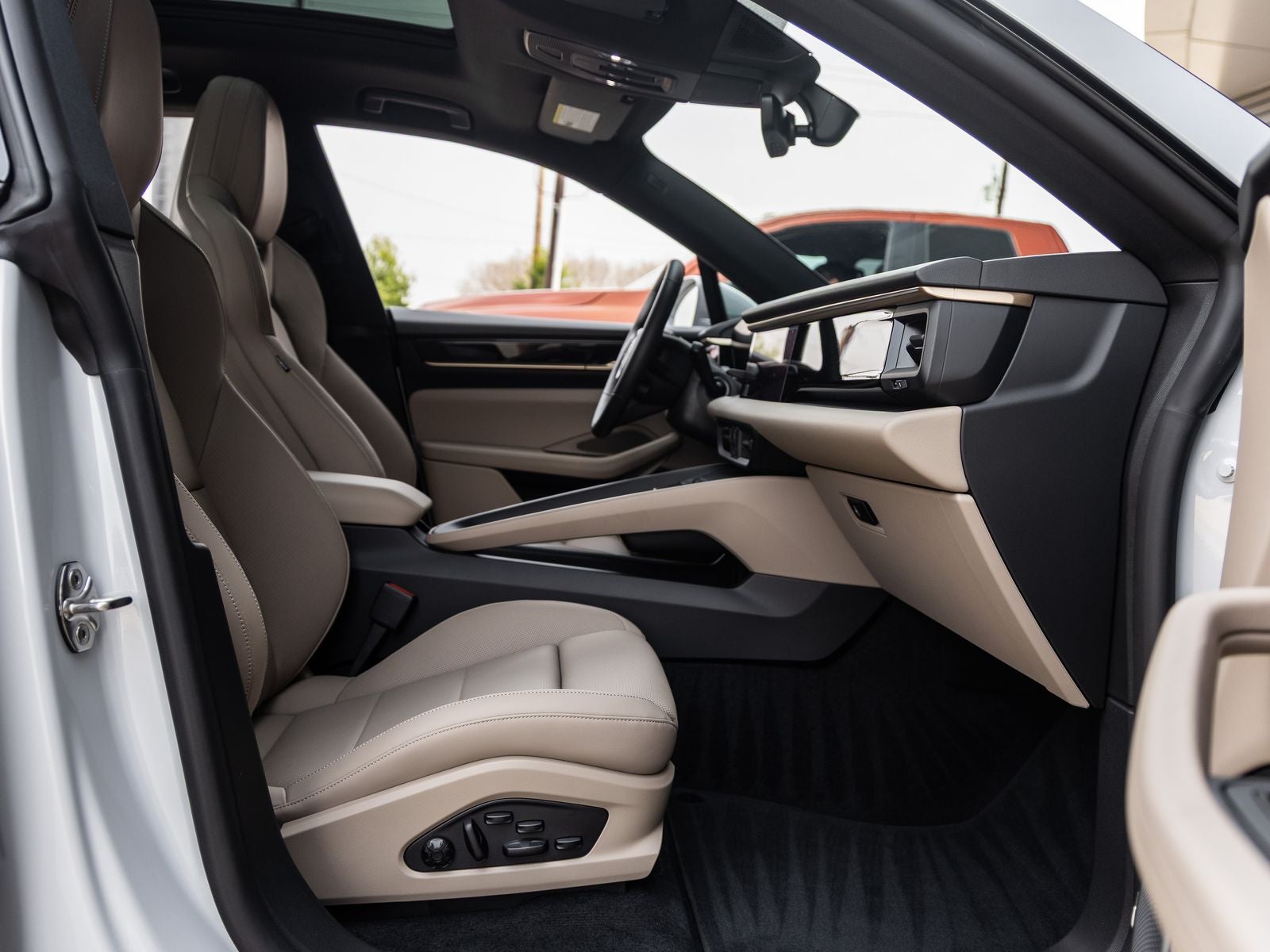 2025 Porsche Macan 4S Electric