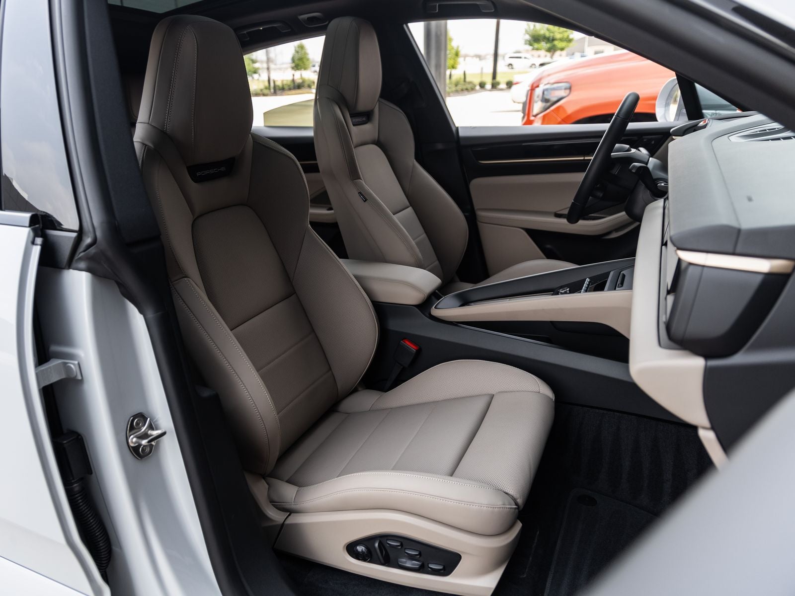 2025 Porsche Macan 4S Electric