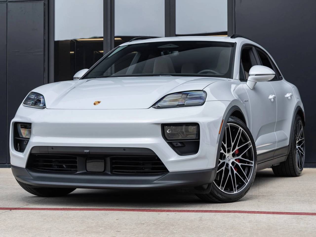 2025 Porsche Macan 4S Electric