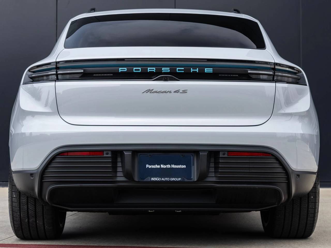 2025 Porsche Macan 4S Electric