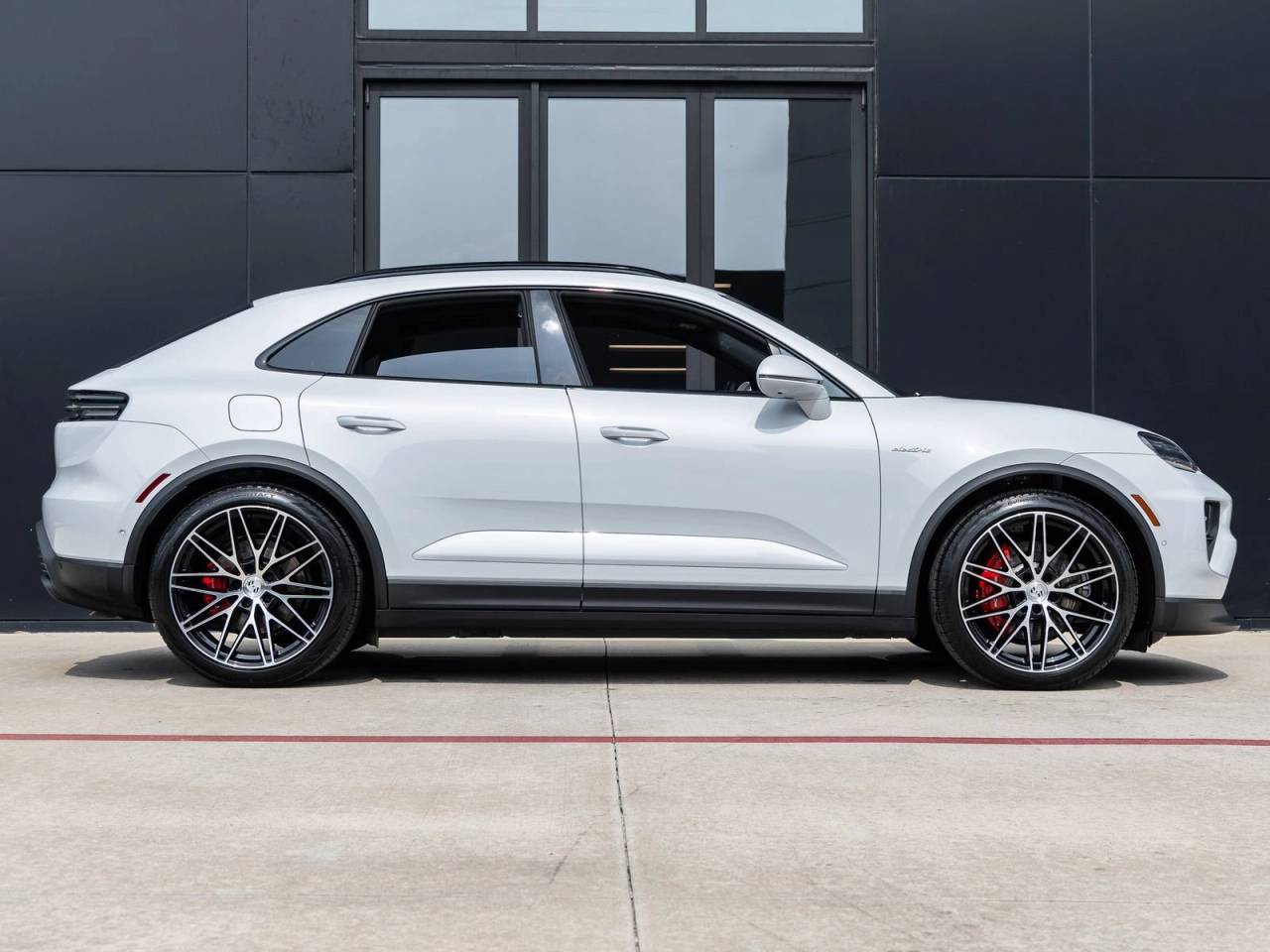 2025 Porsche Macan 4S Electric