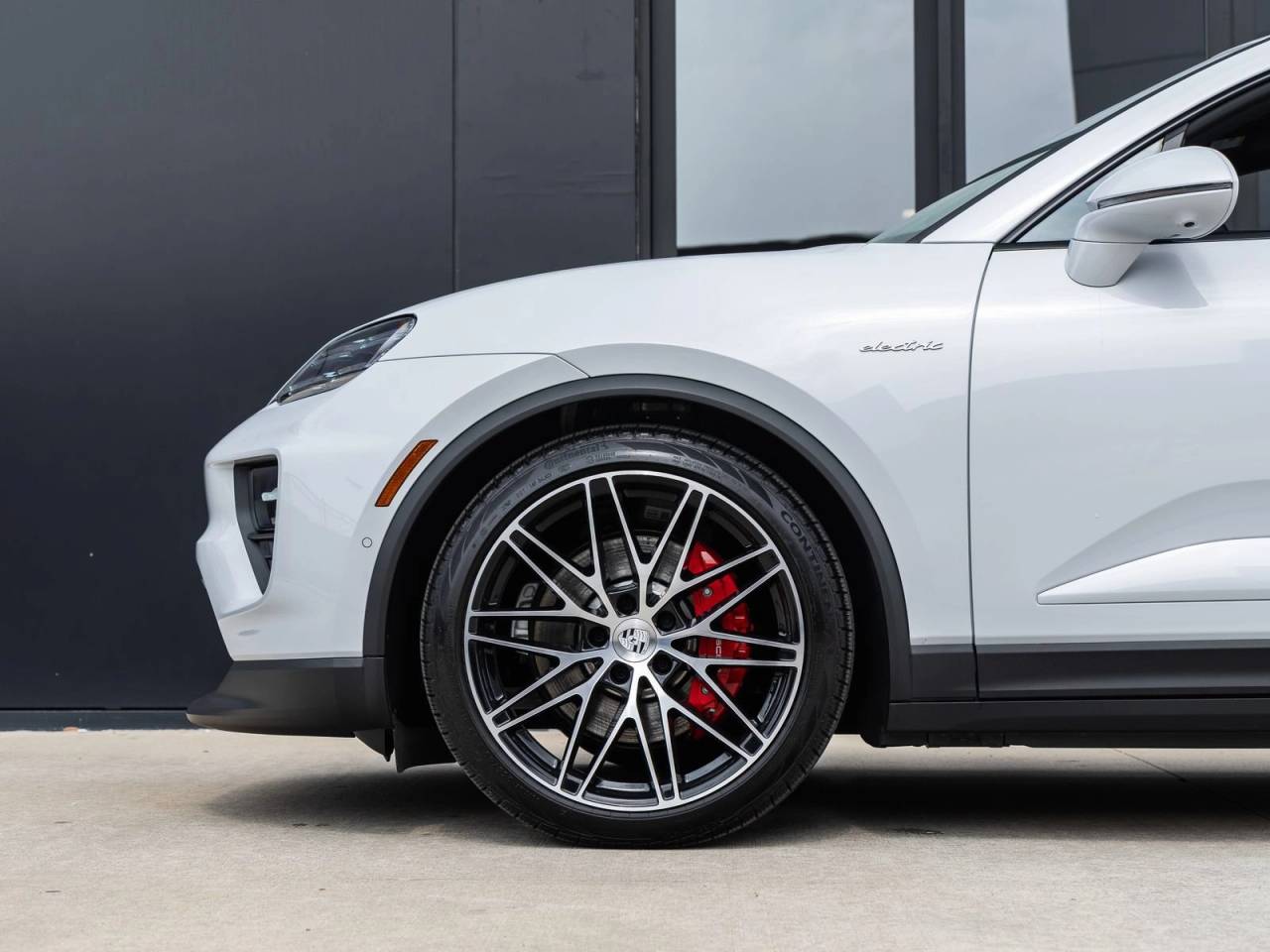 2025 Porsche Macan 4S Electric
