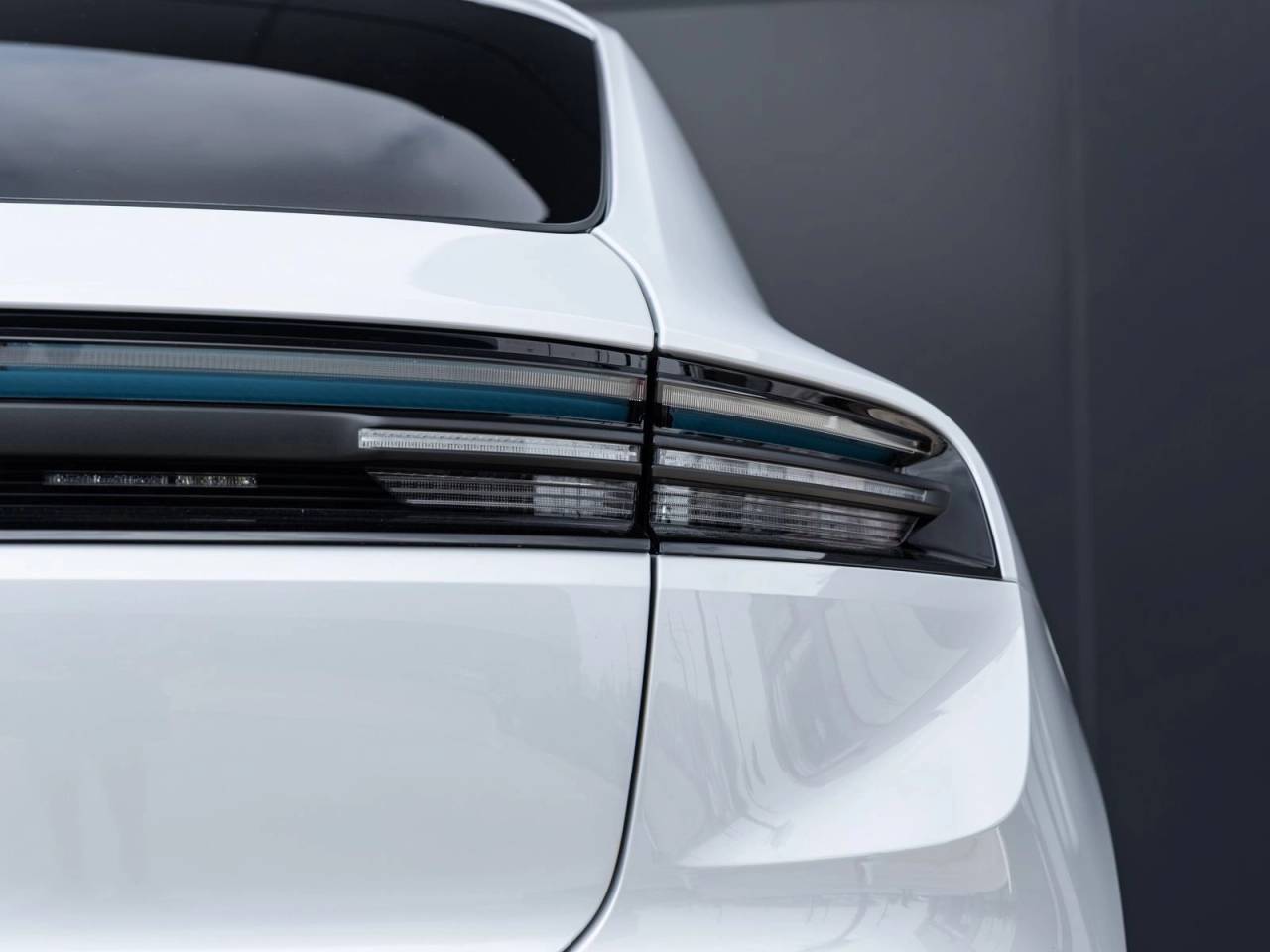 2025 Porsche Macan 4S Electric