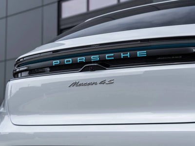 2025 Porsche Macan 4S Electric