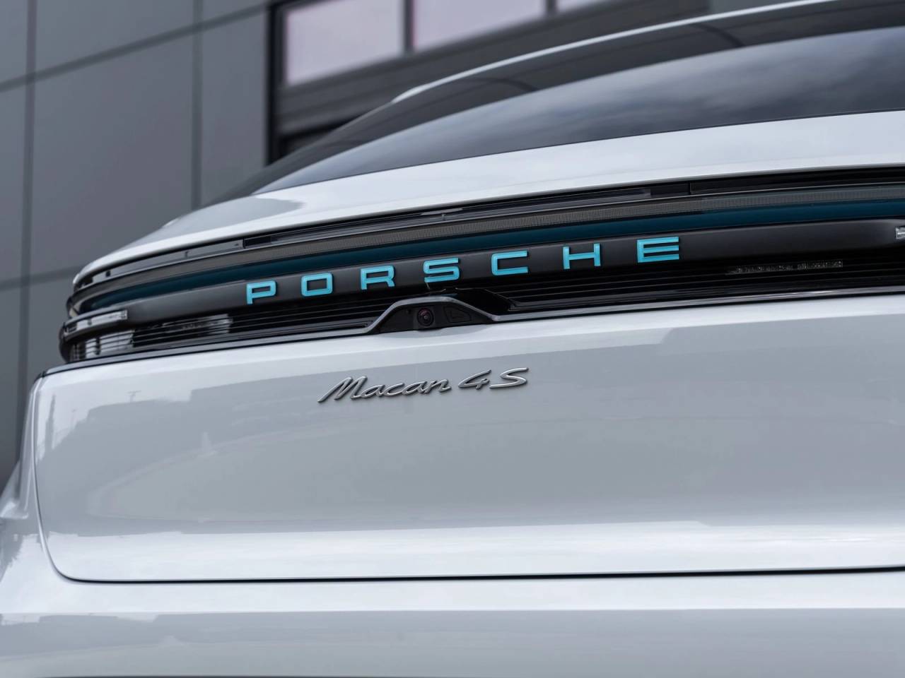 2025 Porsche Macan 4S Electric
