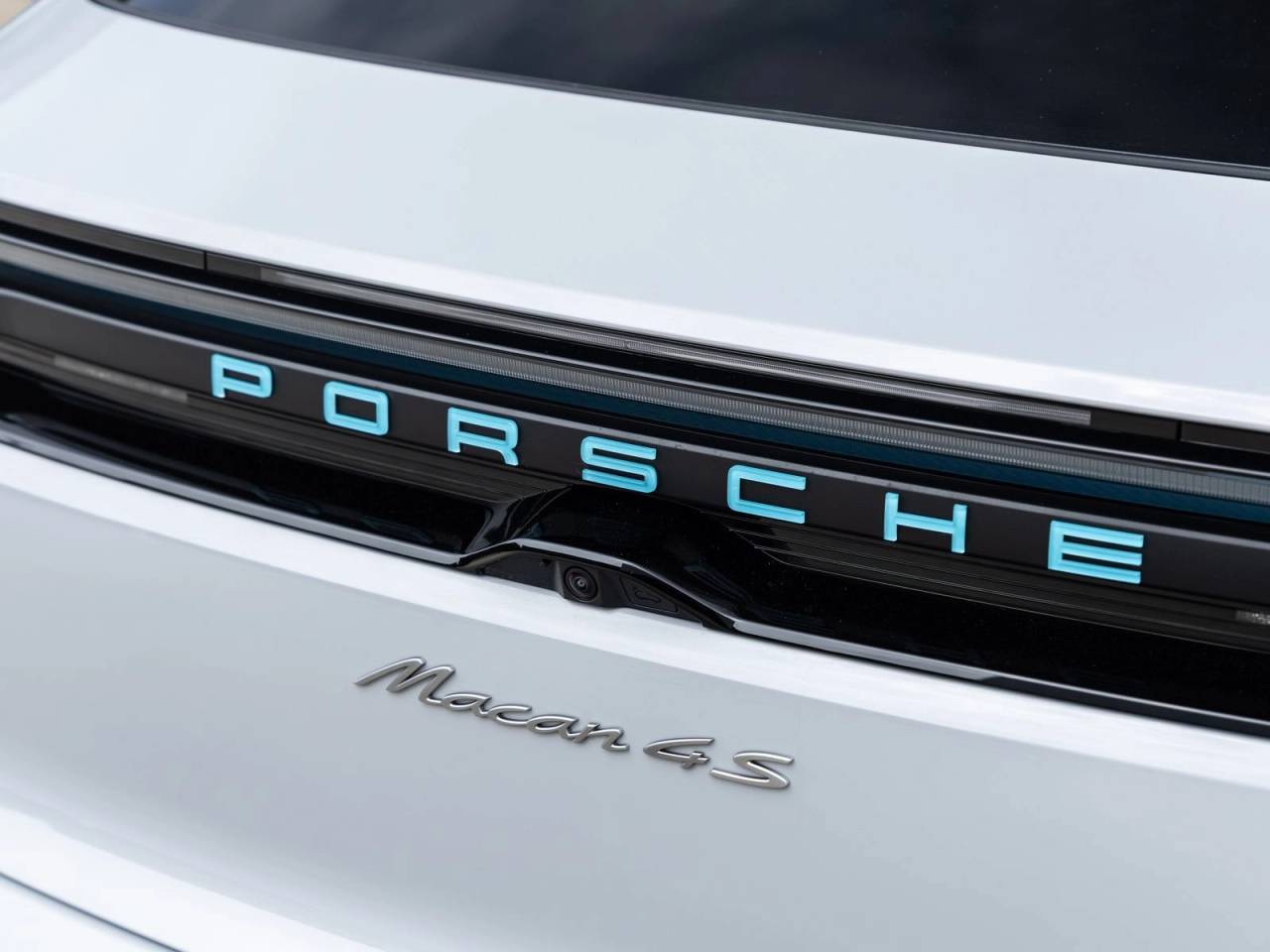 2025 Porsche Macan 4S Electric