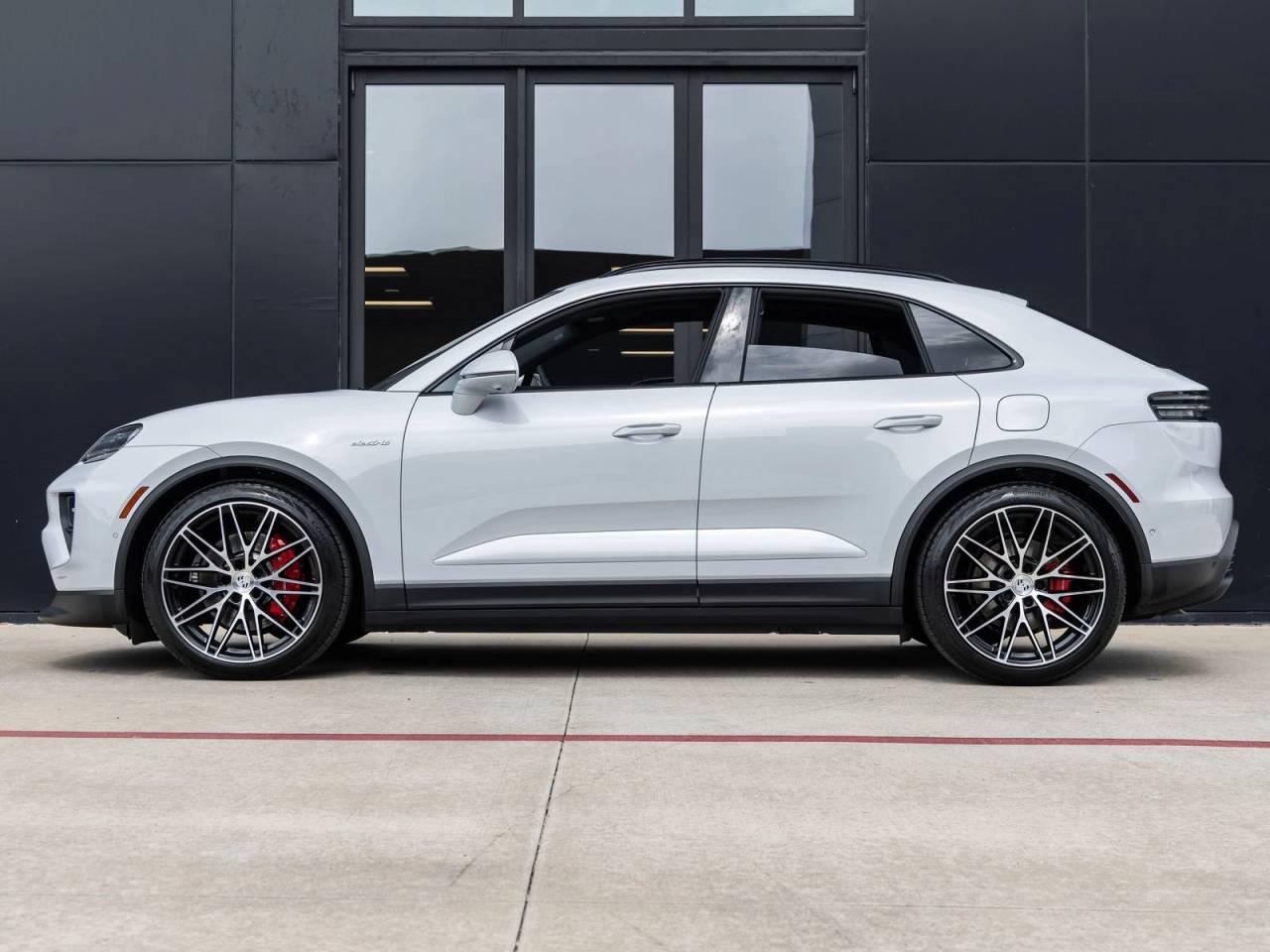 2025 Porsche Macan 4S Electric