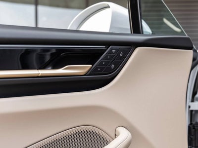2025 Porsche Macan 4S Electric