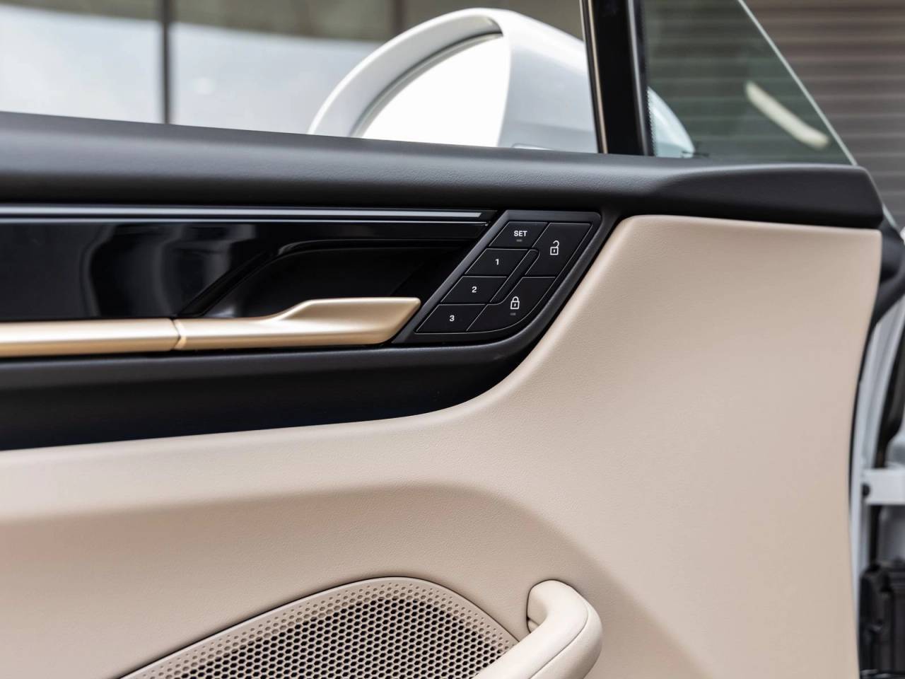 2025 Porsche Macan 4S Electric