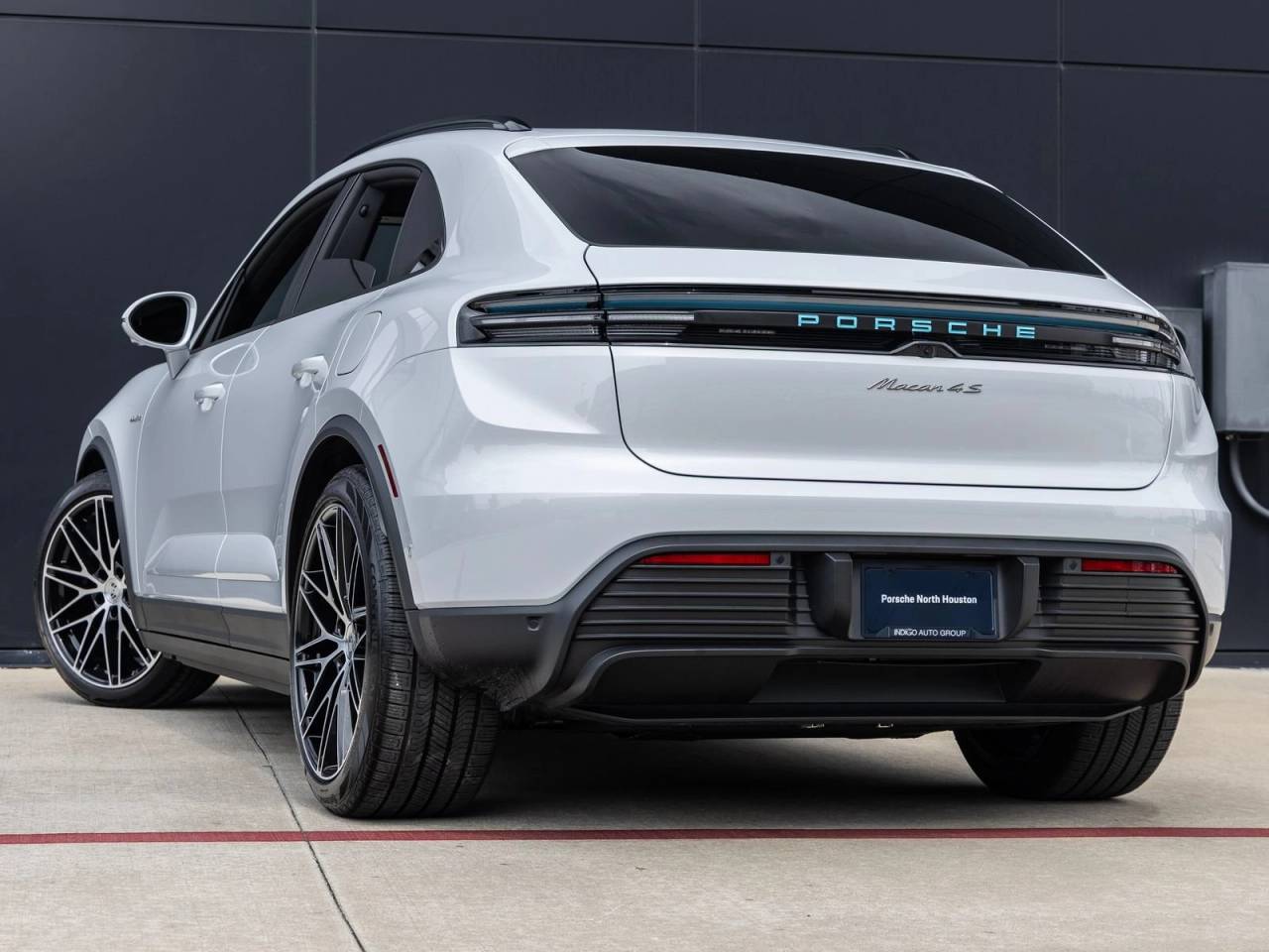 2025 Porsche Macan 4S Electric