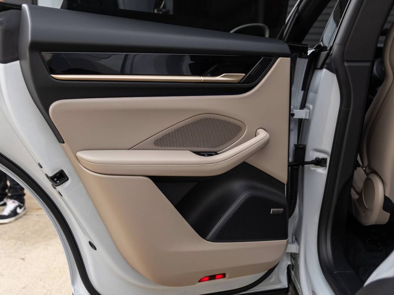 2025 Porsche Macan 4S Electric