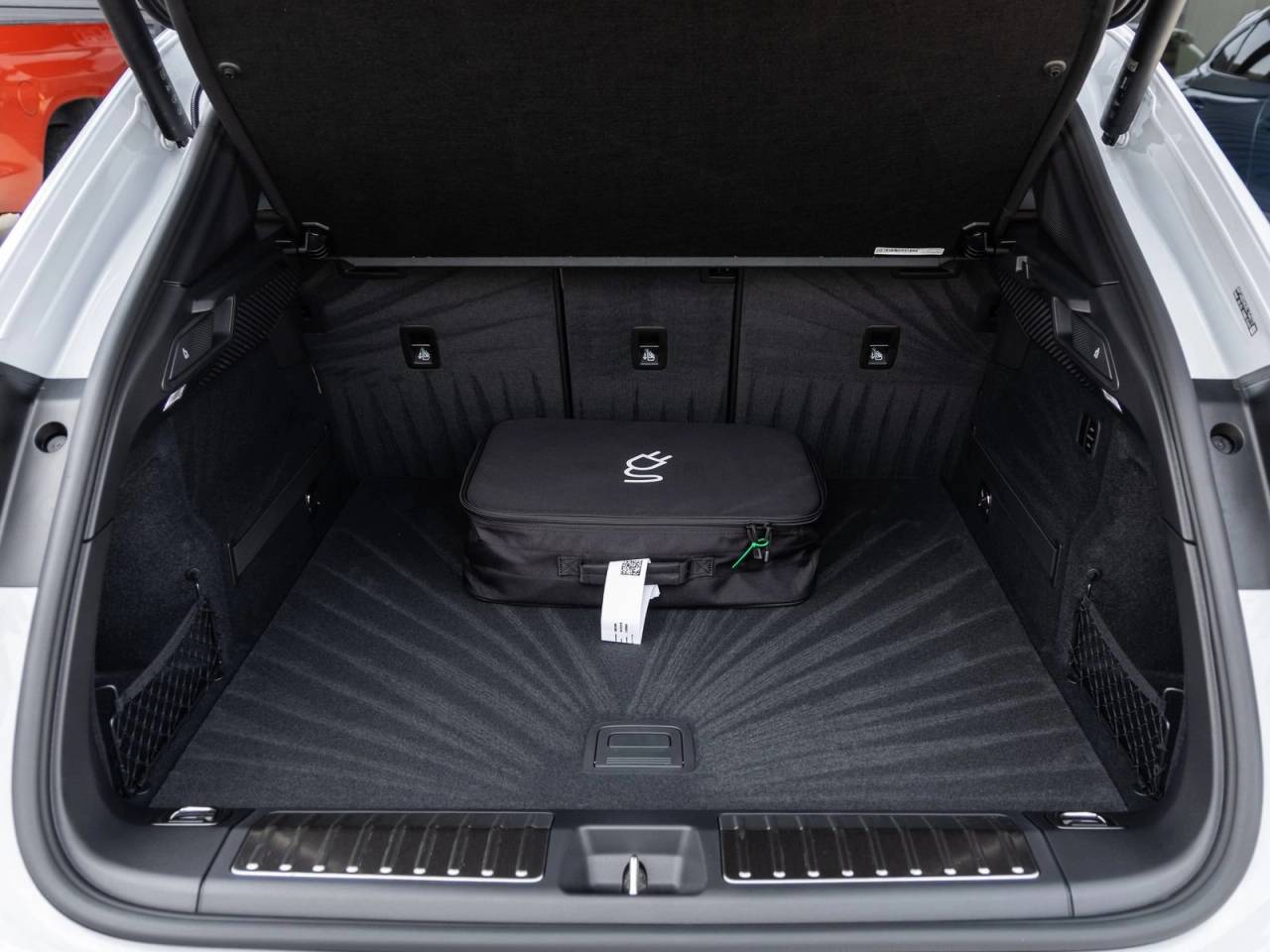 2025 Porsche Macan 4S Electric