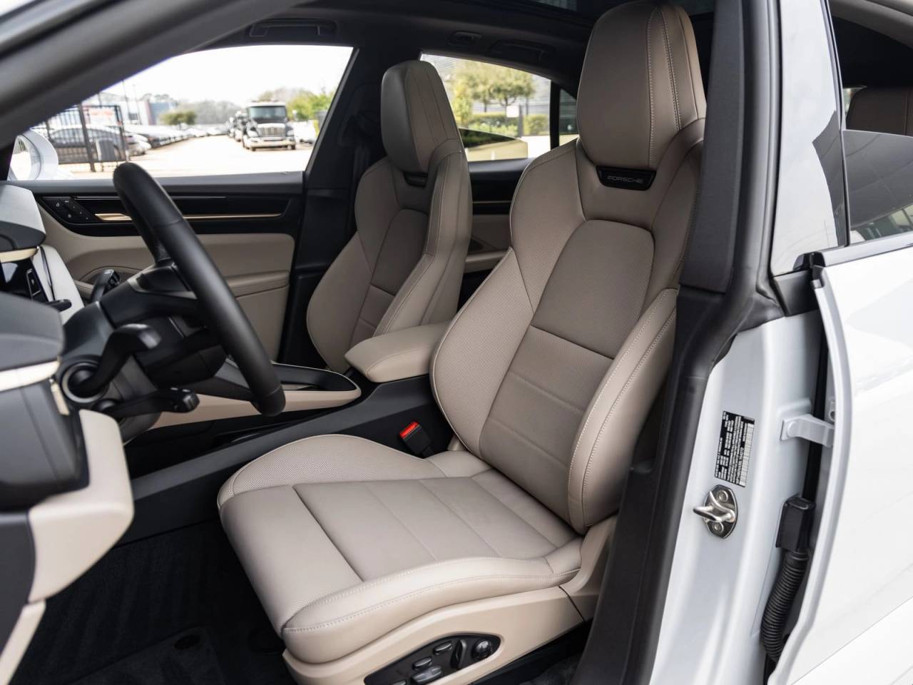 2025 Porsche Macan 4S Electric