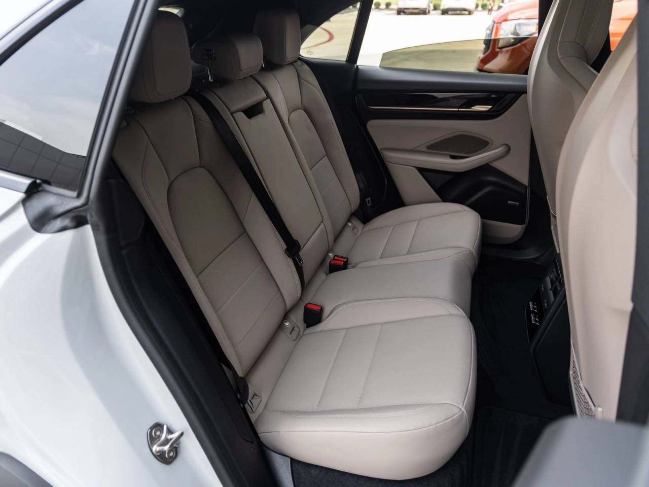 2025 Porsche Macan 4S Electric