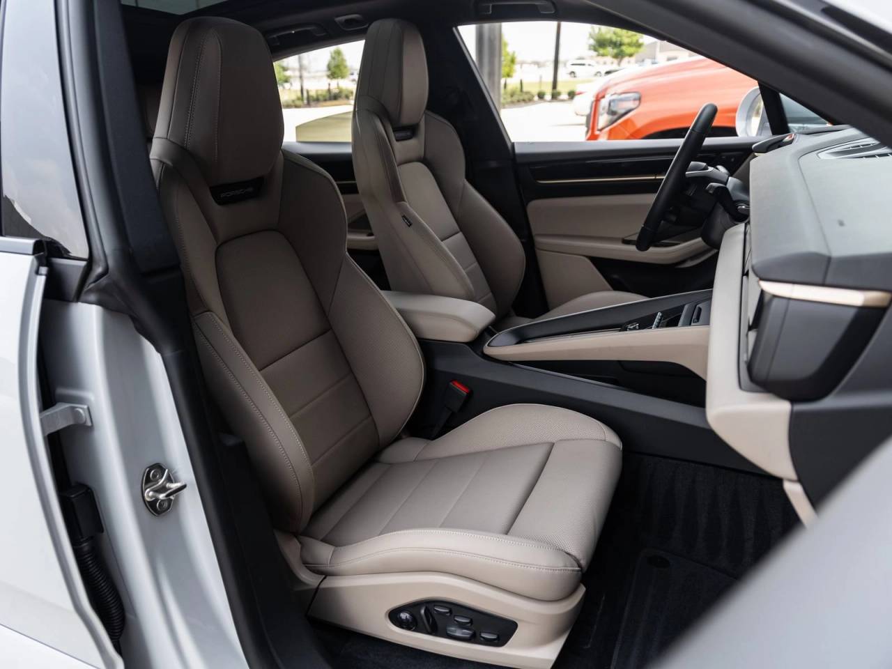 2025 Porsche Macan 4S Electric