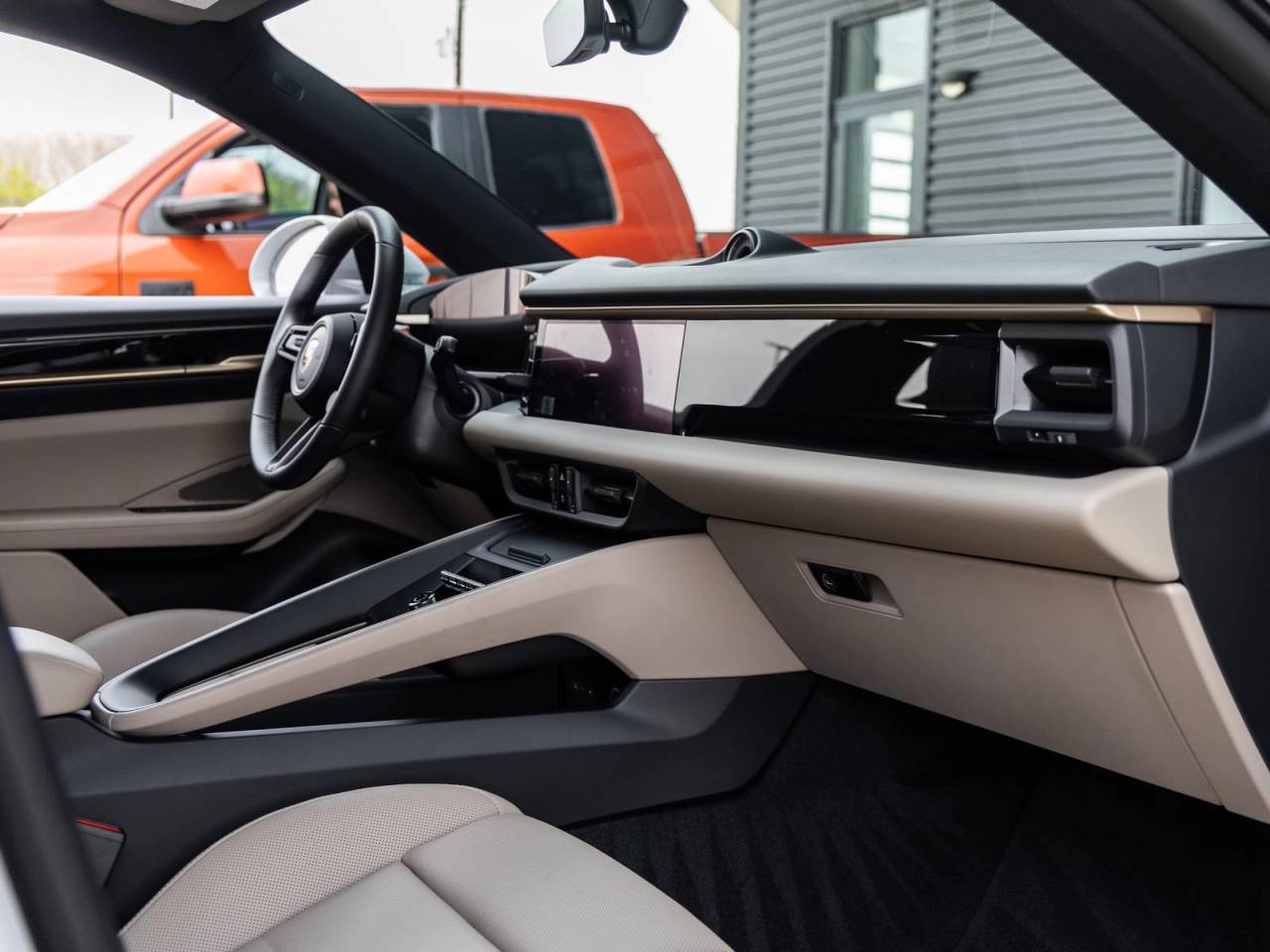 2025 Porsche Macan 4S Electric