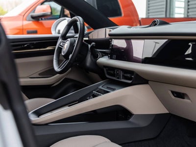 2025 Porsche Macan 4S Electric