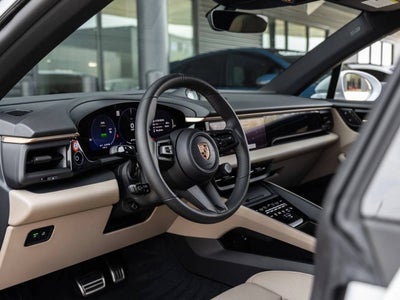 2025 Porsche Macan 4S Electric