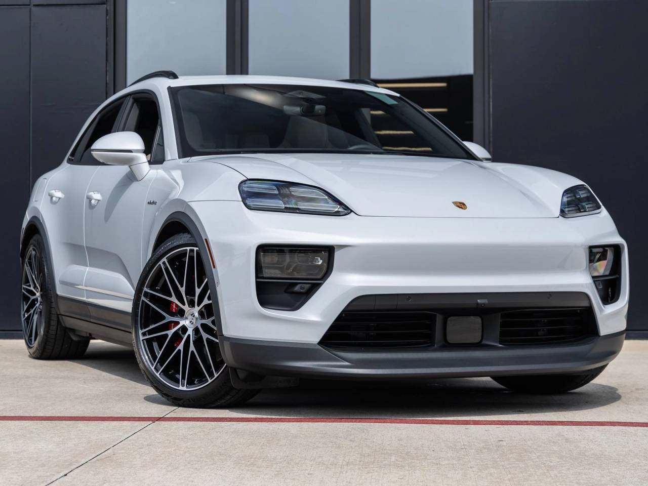 2025 Porsche Macan 4S Electric