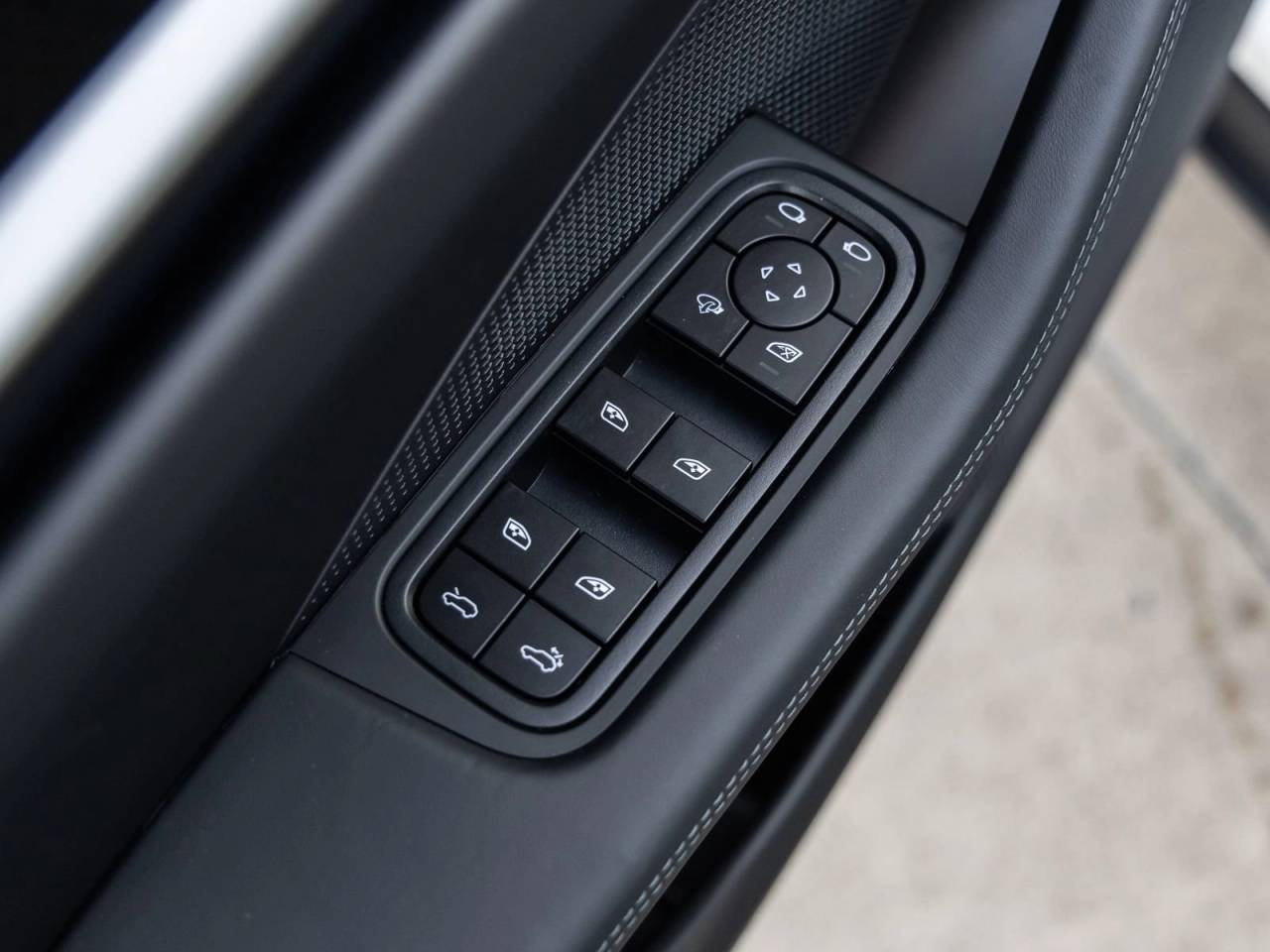 2025 Porsche Macan Macan 4S Electric