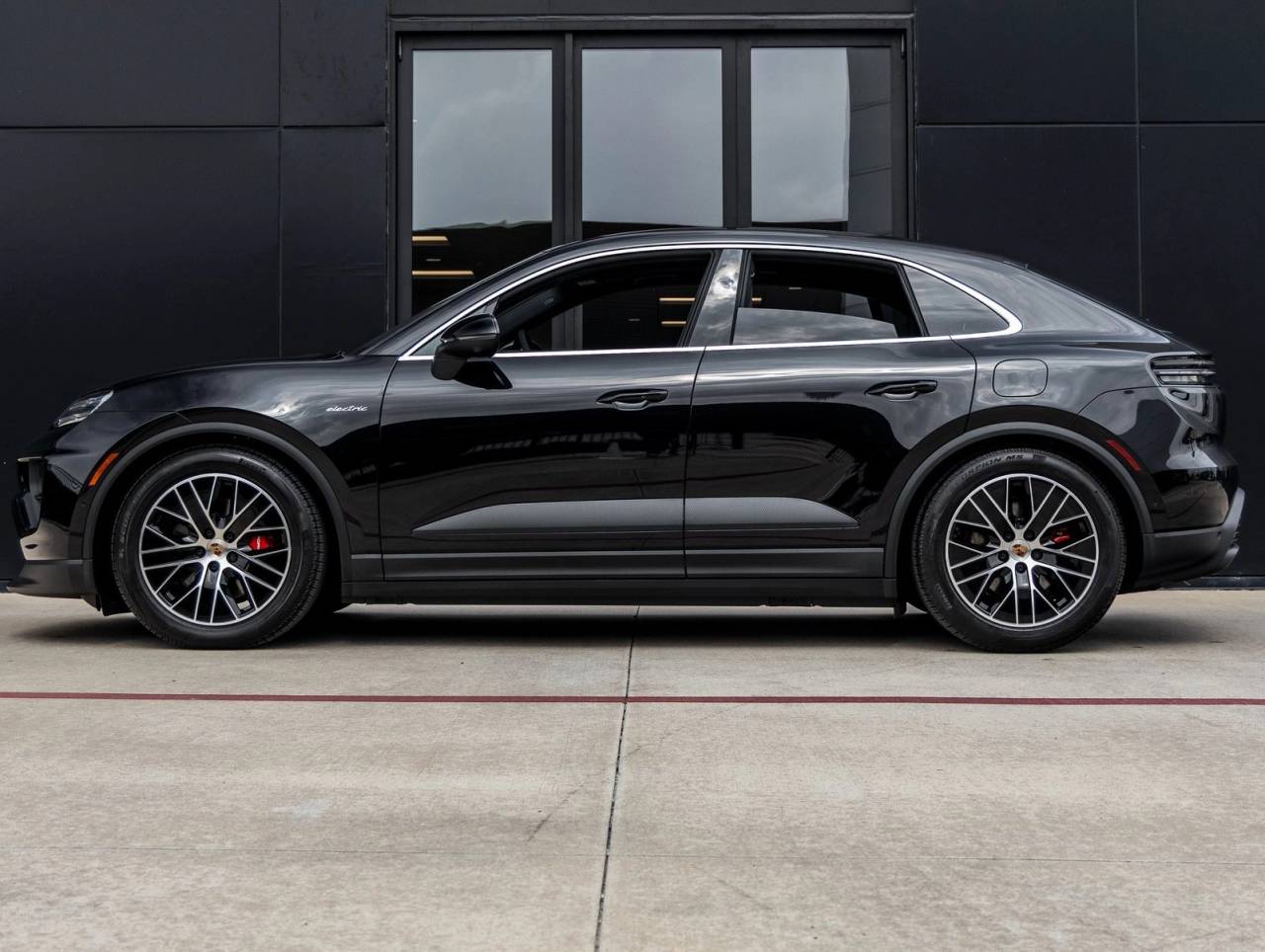2025 Porsche Macan Macan 4S Electric