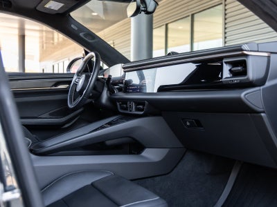 2024 Porsche Macan Electric Turbo