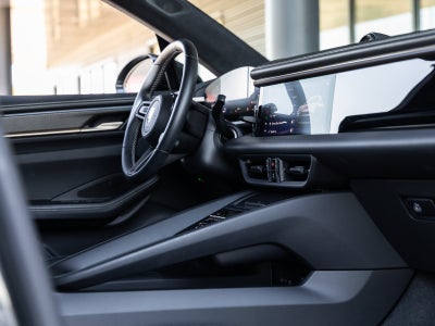 2024 Porsche Macan Electric Turbo