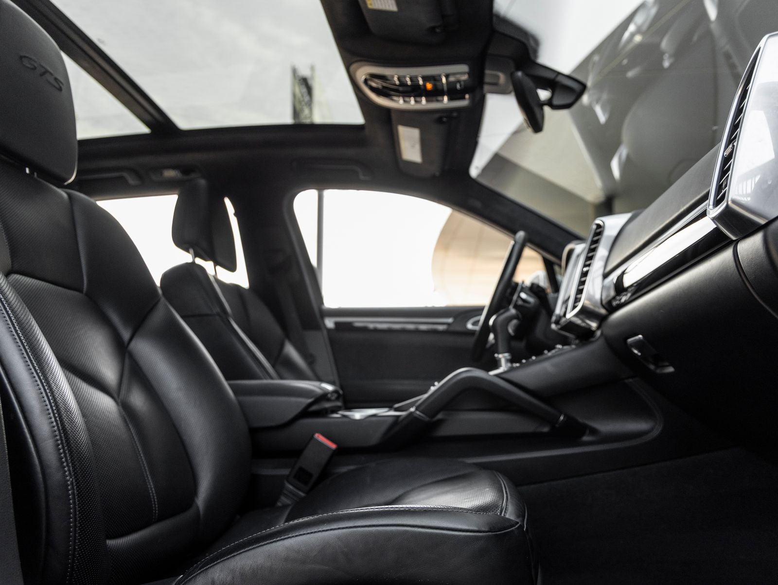 2017 Porsche Cayenne GTS
