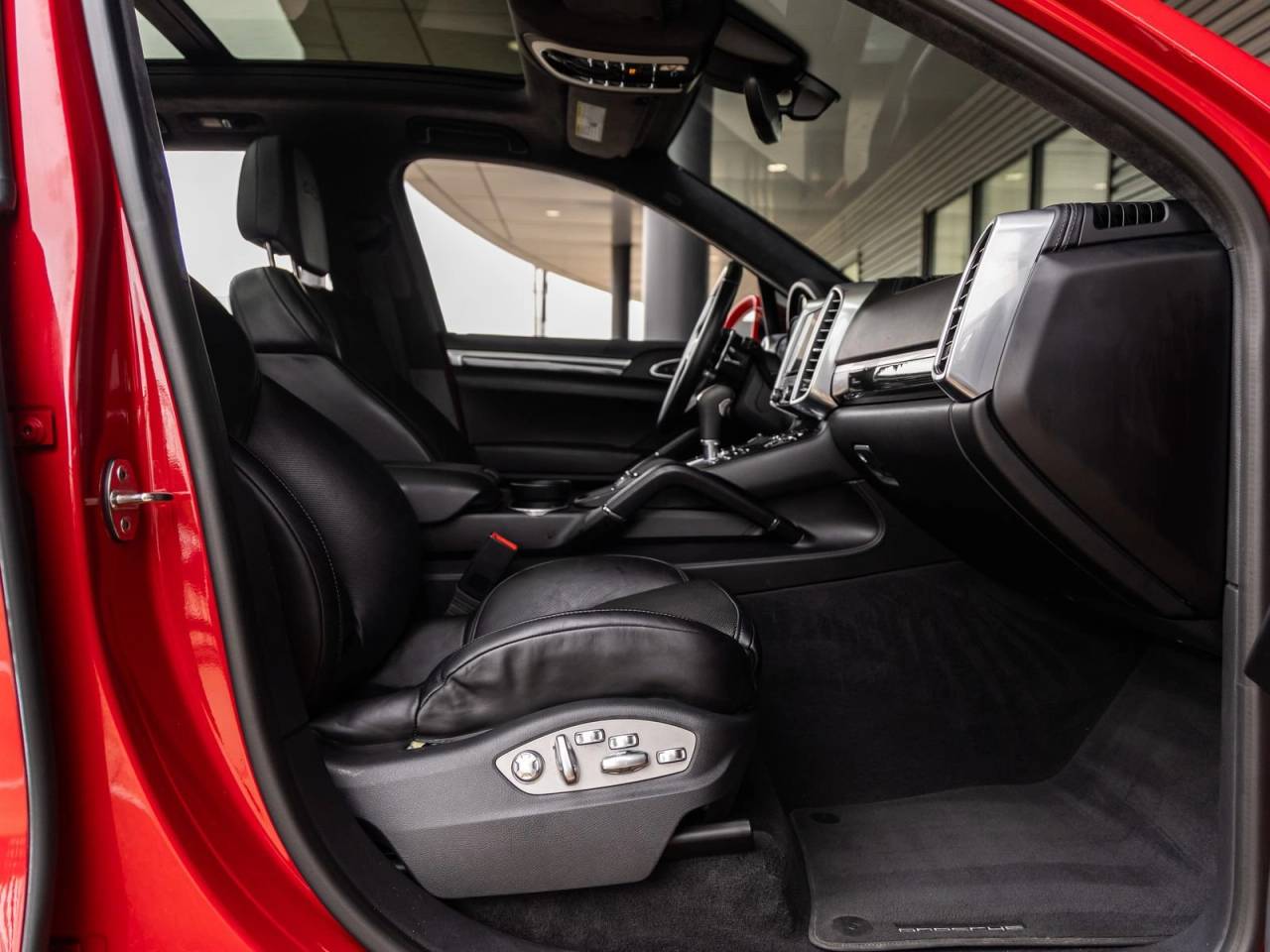 2018 Porsche Cayenne Cayenne GTS