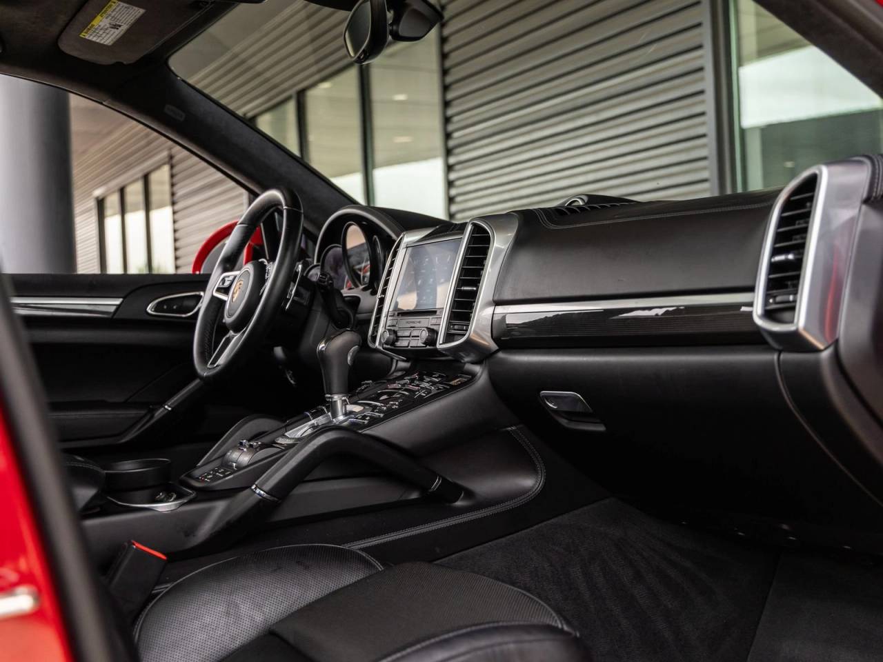 2018 Porsche Cayenne Cayenne GTS