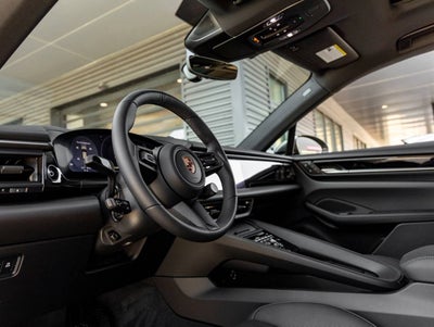 2026 Porsche Macan Macan Electric