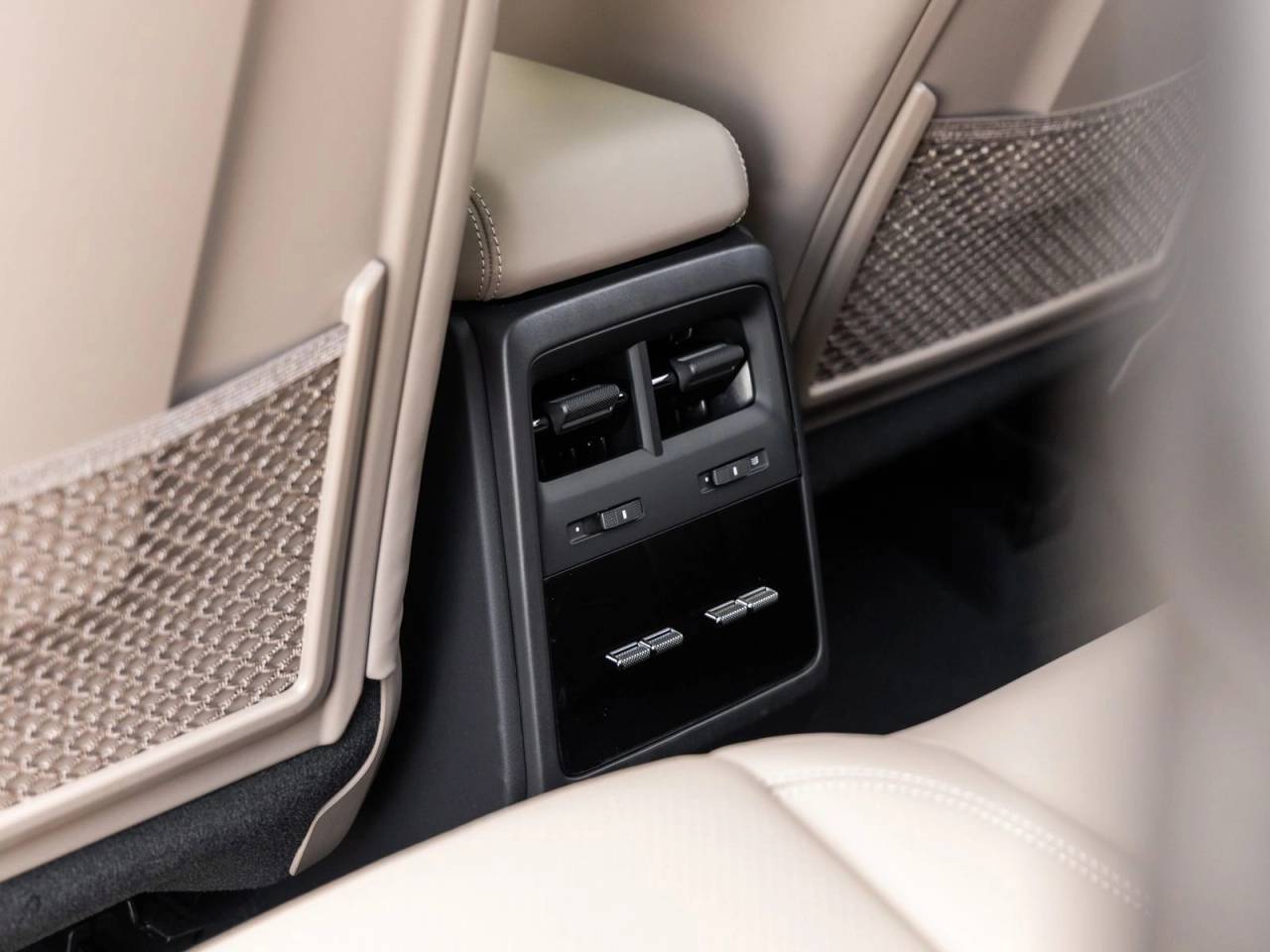 2025 Porsche Macan Electric Macan Electric