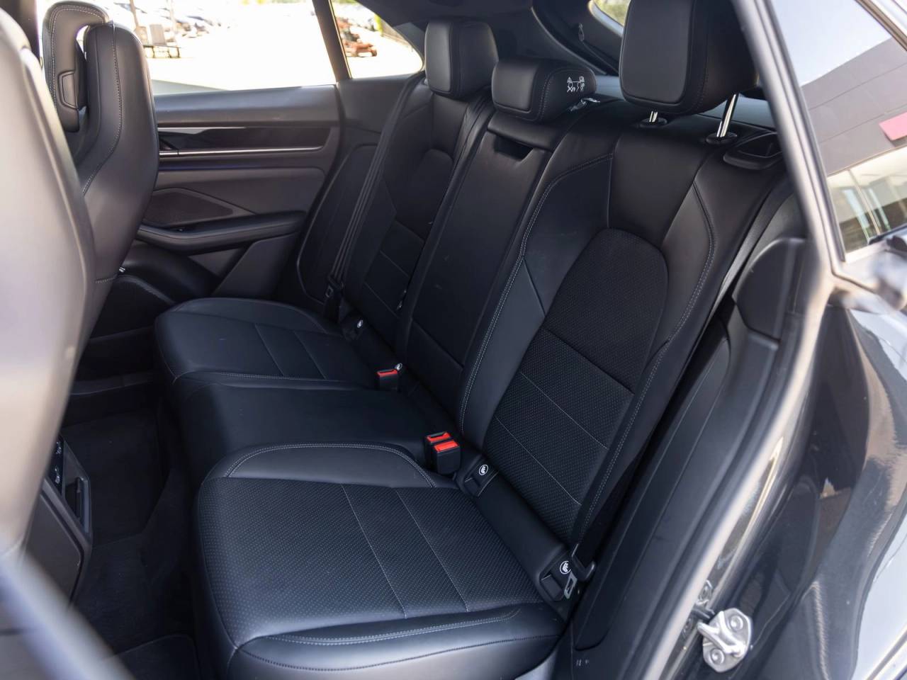 2025 Porsche Macan Electric